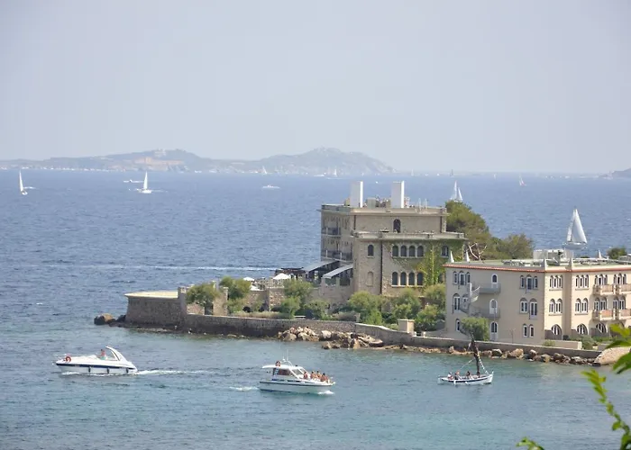 Appartement Coup De Coeur Centre Village Et Plage Climatise 3 Etoiles Terra Cigala Bandol