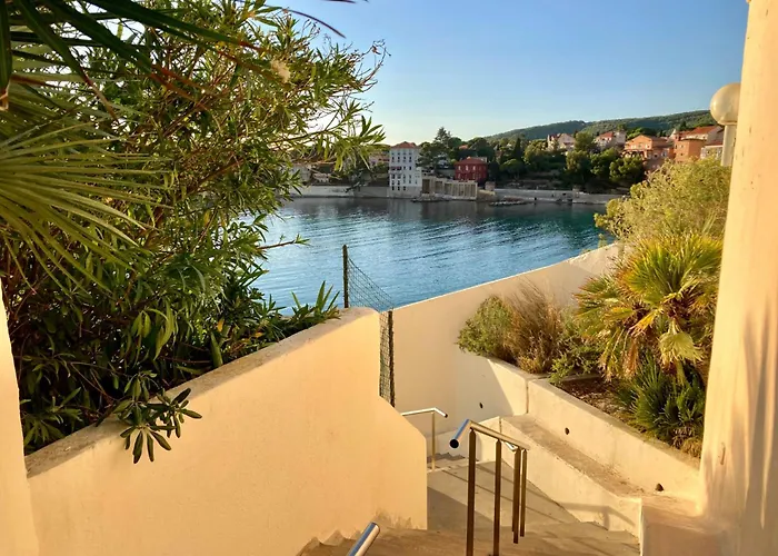 Appartement Coup De Coeur Centre Village Et Plage Climatise 3 Etoiles Terra Cigala Bandol